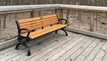 Park Bench CAB-820: Enhancing Visitor Experience at the Toronto Zoo