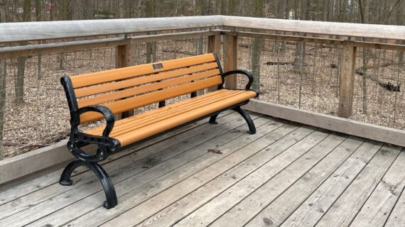 Park Bench CAB-820: Enhancing Visitor Experience at the Toronto Zoo